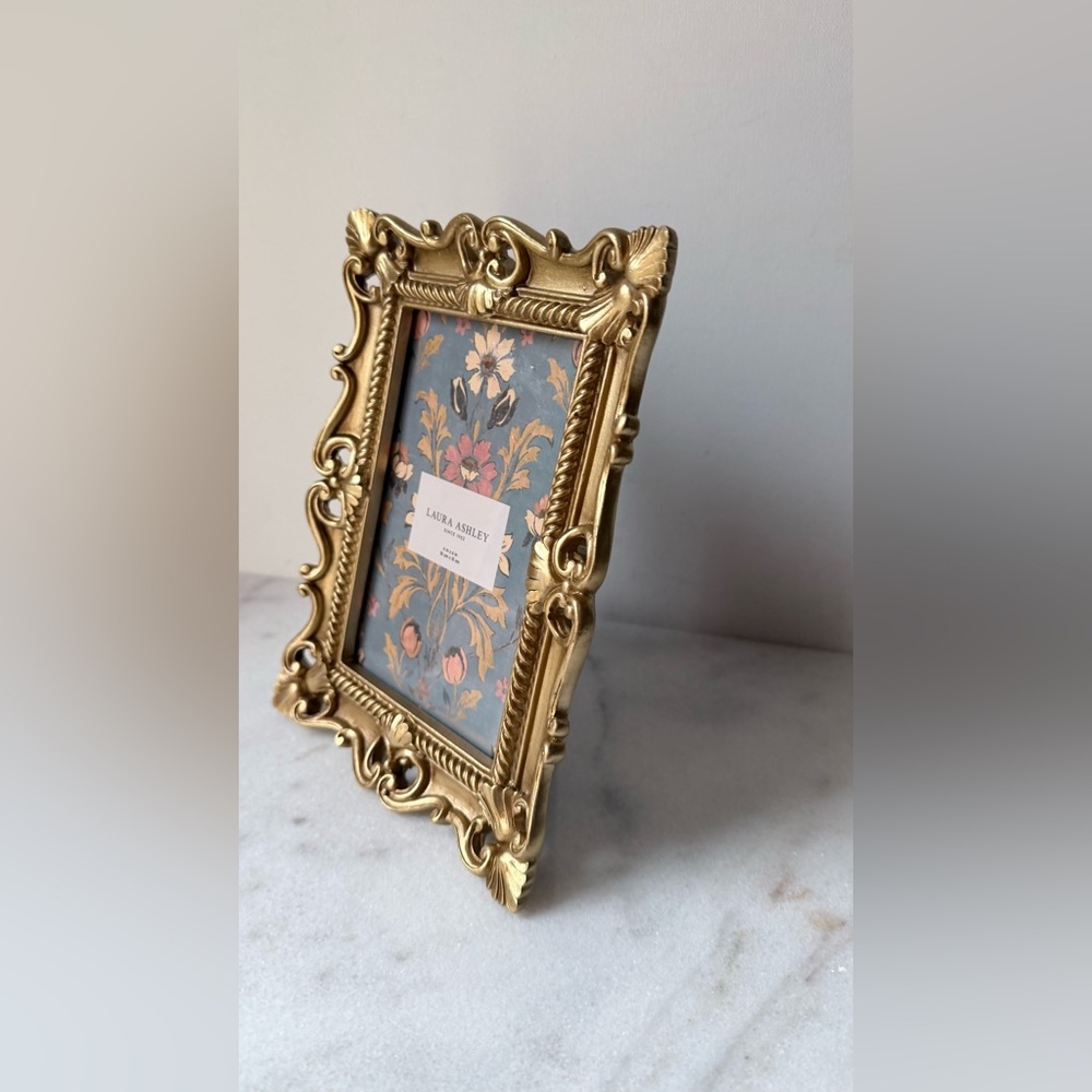 Laura Ashley Elegant Gold ornate Picture Frame for 4”x6” photo - Picture 5 of 9